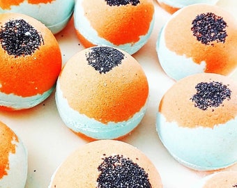 Fall gift for Her. PUMPKIN SPICE Bath Bombs. Autumn Gifts. Fall Bath gifts. Pumpkin bath bomb. Autumn Spice. Shea butter bath bomb. For Her
