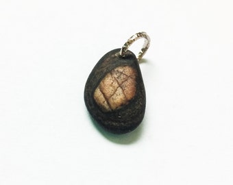 Petrified wood, Beach stone beads, Beach stone Charms, Pebble beads, drilled stone, drilled beach stone ketten kiesel(8-040)