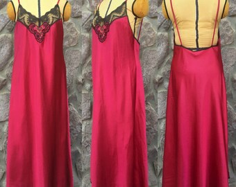 Vintage 80s Vanity Fair Open Back Red Wine Bombshell Negligee / Peekaboo Lace Trim / Made in the USA / Women's Size Large to Extra Large