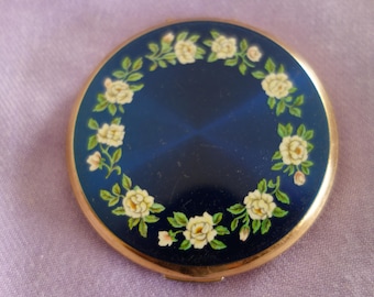 Very Pretty Stratton powder compact with floral design