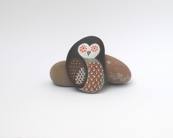 Painted pebbles, pebble art, hand painted rocks, painted stones - Owl