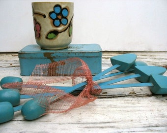 Vintage Shoe Trees 1950s Lot Of 4 Robin's Egg Blue Painted Shoe Stretchers Repurpose Shabby Chic Fashion