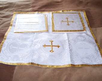 Beautiful 3 piece matching White Chalice Burse, Veil and Pall