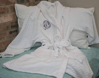 Personalized Plush Robe/Embroidered Robe/The Perfect Gift Robe/Wedding Day Robe/Wedding Prep Robe