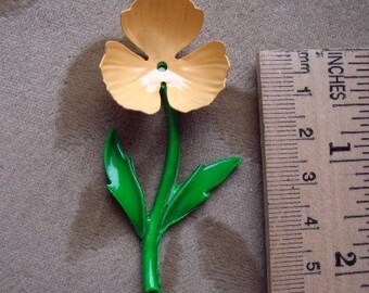 Vintage, metal enamel, poppy flower with stem. The flower is approx. 30mm and the stem is approx. 60mm., set of 2