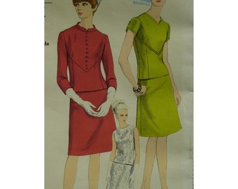 1960s V-Design Overblouse Pattern, V-neck or Stand-up Collar, Short or 3/4 Sleeves, Semi-Fitted, Vogue No. 6845 Size 18 (Bust 38"102cm)