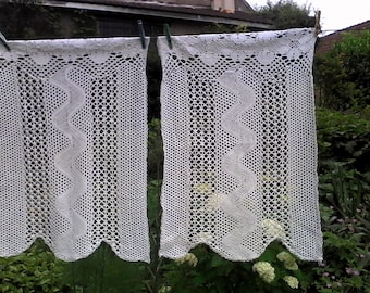 Two curtain / / handmade / / CROCHET / / 1940s / / cotton / / Vintage