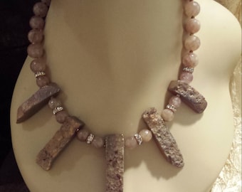 One strand beaded necklace with five onyx drops