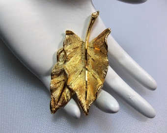 Vintage Textured and Diamond Cut Gold Tone Double Leaf Pin Brooch Designer SIgned BSK