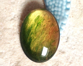 Hand painted cabochon 40 X 30 mm Green and gold / cabochon oval glass Magnifier