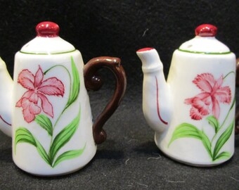 Coffee Pot Salt and Pepper Shakers (1159)