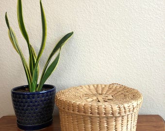 handwoven straw basket with lid / woven basket with lid