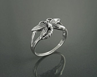 Dragonfly Ring, Sterling Silver, Boho Ring, Damselfly Ring, Flying Insect Ring, Nature Jewelry, Bugs Ring, Garden Bug ring, Dainty Jewelry