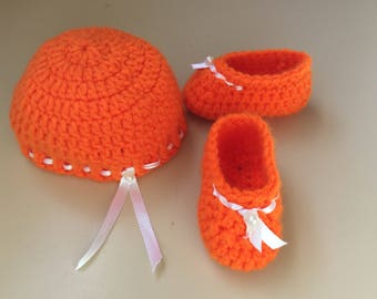 Baby booties and hat set, Irma's .