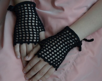 Crochet Fingerless girl mitts / lacy fingerless gloves for girls 6-9 years