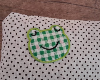 Grain pillow with sweet Froschaufnäher, dotted