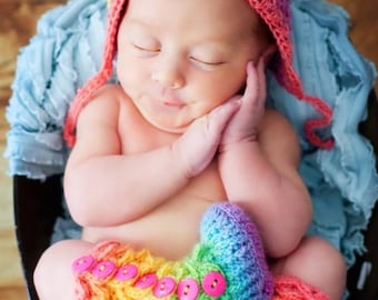 Crocodile Stitch Booties - Crochet Baby Booties - Newborn Photo Prop - Rainbow Baby Outfit