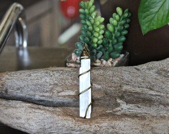 Selenite Jewelry, Rough Crystal Necklace, Chakra Stone Pendant, Festival Style, Bohemian Fashion, Pagan