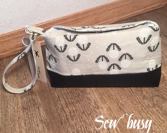 Wristlet or cosmetic pouch
