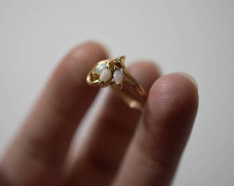 Vintage Opal Ring 14k Yellow Gold Diamond Ring size 5.25 solid gold 2.6 Grams opal cluster ring