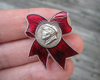 Vintage Soviet pin Lenin pin soviet Communist propoganda red bow USSR vintage pin badge history Lenin communism rare pins