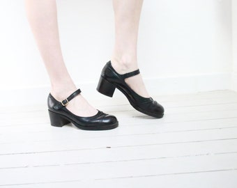 French Vintage 90's does 40's Block Heel Mary Janes Black Leather / Retro Pumps round toe 1990s does 1940s Pin Up Flamenco / US 7 EU 38-39