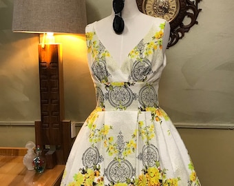 1950s Style Vintage Barkcloth Dress FABULOUS Print Medium