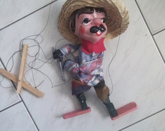 Vintage Gun Toting Pantin mexicain String Puppet
