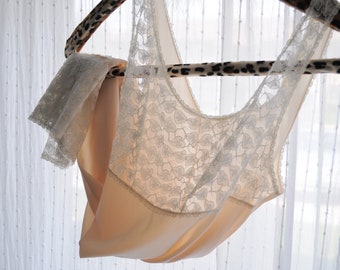 Vintage nightgown. beige. nightgown. slip. with beautiful. lace.vintage lingerie. S.XS.