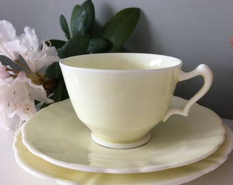 Crown Trio Pale Lemon Yellow