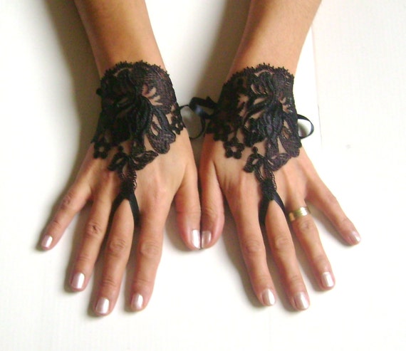 Black lace gloves 251