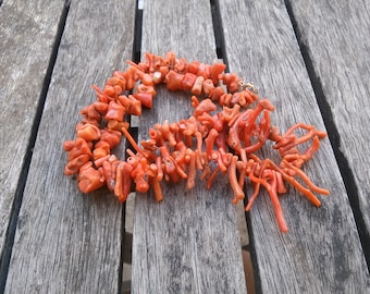 54g vintage mediterranean coral necklace
