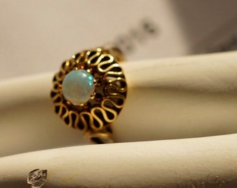 Ref: 146 - XMAS SALE ~ 18kt yellow gold vintage opal ring. Size 4.75 TCW 3.5 g.