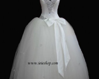 Strapless Princess Wedding V Neck Tulle Debutante Ball Gown with Bow