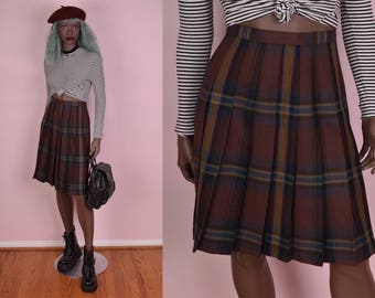 VTG High Waisted Pleated Plaid Skirt/ 25 Waist