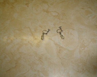 vintage screw back earrings silvertone faux pearl aurora borealis glass dangles