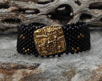 Jewelry - Free Form Peyote Stitch Beaded Bracelet - Bead Weaving - Vintage Button - BOHO