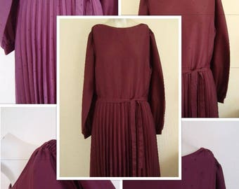 80's Burgundy Pleated Tea Dress (M)