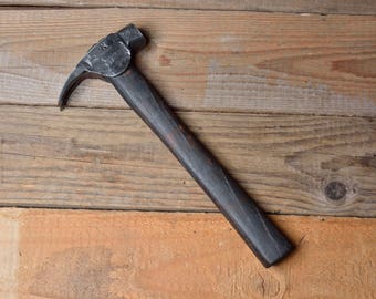 Hand forged carpenter's claw hammer