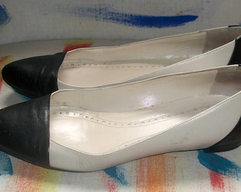 Vtg Brooks Brothers Black & Ivory Leather Spectator Ballet Flats 7.5M Made in Italy