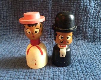 Vintage Man and Woman Salt and Pepper Shakers/Vintage Shakers