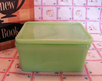 Jadeite Refrigerator Dish w/ Lid by McKee 1950's