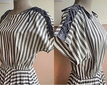 M - 50s Cotton Day Dress - Gray Strip Dress - Full Circle Skirt - Medium