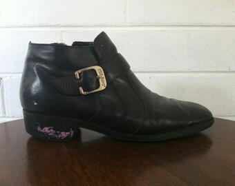 Black leather Chelsea ankle boots // buckle // cuban heel // vintage // retro // 1960s // sz 7.5 AU