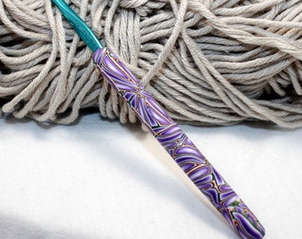 Polymer clay covered crochet hook, Boye size E/4 or 3.50mm, ergonomic hook, decorative handle, handmade design, ready to ship