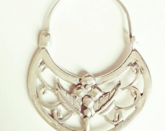 Vintage mexican Frida Kahlo style mestizo earrings. Handmade 925 sterling silver hoops from Michoacán. Vintage style.Art nouveau