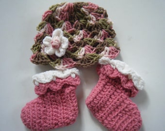 Baby hat with matching booties