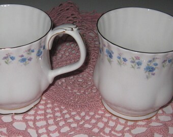 2 ROYAL ALBERT MEMORY Lane Mugs, Bone China. Made in England