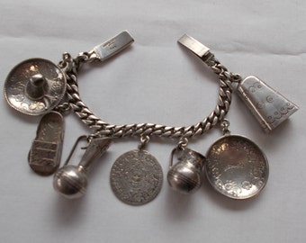 Vintage Sterling Silver Mexican Made Charm Bracelet. (727)