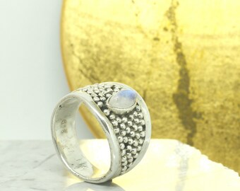 Rainbow Moonstone ring in Sterling silver 950%